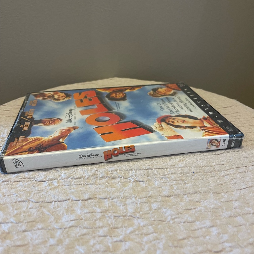 ⭐️ Holes Walt Disney Widescreen DVD Movie New Sealed 2003 Release Home Theater - Picture 2 of 3